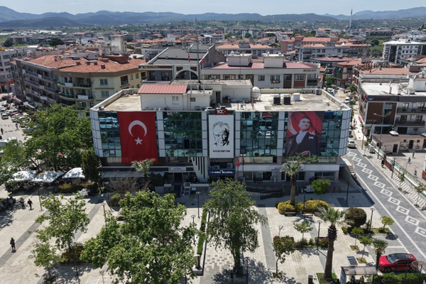 Menderes Belediyesi’nden kamuoyuna açıklama: Eski duyuru yeni soruşturmayla ilgili değil