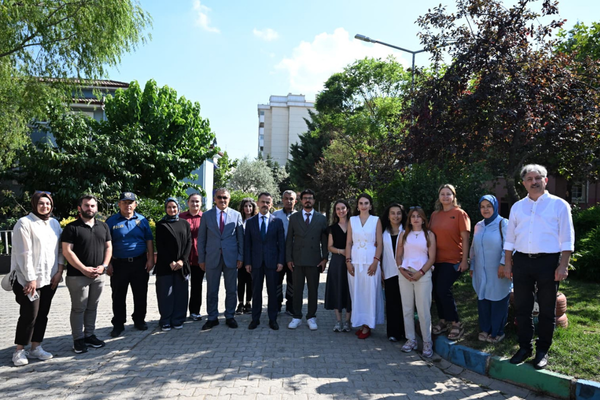 Vali Aktaş, Çayırova Çocuk Evleri Sitesi’ndeki yenileme çalışmalarını inceledi