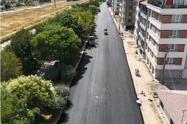 Birlik Caddesi’nde asfalt mesaisi tamamlandı
