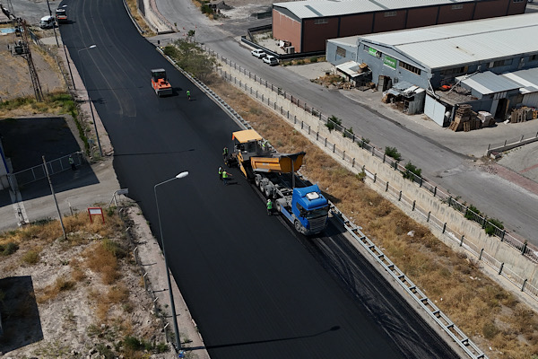  Kayseri’de Sazyolu Caddesi’nde asfalt yenileme çalışmaları sürüyor
