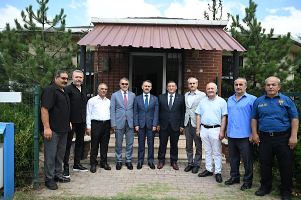  Vali Aktaş, Çayırova Muhtarlar Derneği’ni ziyaret etti