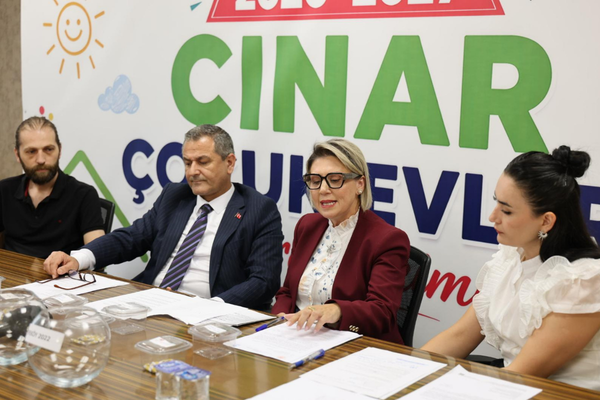 İzmit Belediyesi’nde 3 Çınar Çocuk Evi için kura çekimi noter huzurunda yapıldı