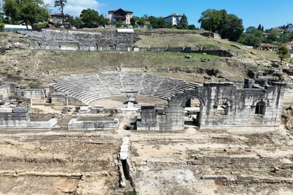Konuralp Antik Tiyatrosu’nda kazı çalışmaları sürüyor