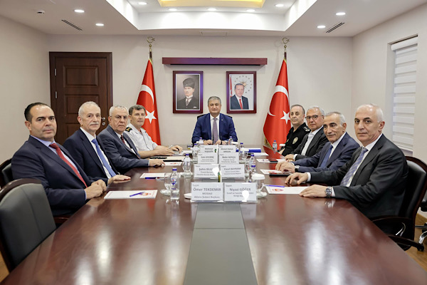 Adana’da oda, borsa ve birlik başkanlarıyla istişare toplantısı düzenlendi