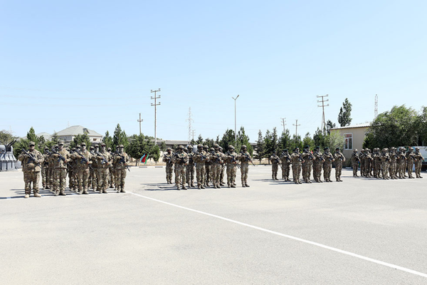 Azerbaycan Deniz Kuvvetleri’nde Patlayıcı Madde İmha Kursu mezuniyet töreni düzenlendi