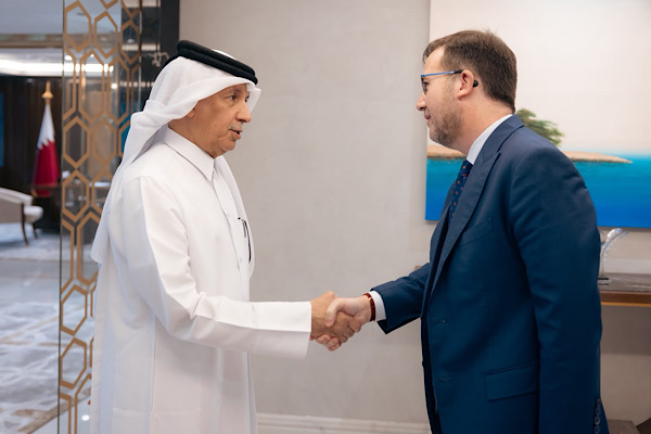 Al Muraikhi, ABD’nin Doha Büyükelçiliği Maslahatgüzarı Hodges ile görüştü