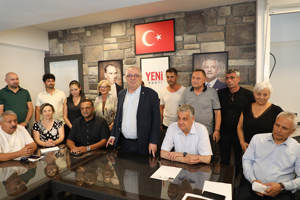  CHP’den istifa eden Başkan Ertaş ve 19 meclis üyesi Yeni Parti’ye katıldı