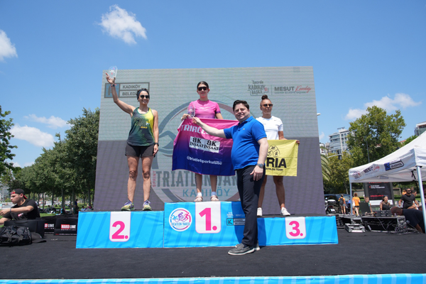 Kadıköy’de sprint triatlon heyecanı: Yaklaşık 500 sporcu yarıştı