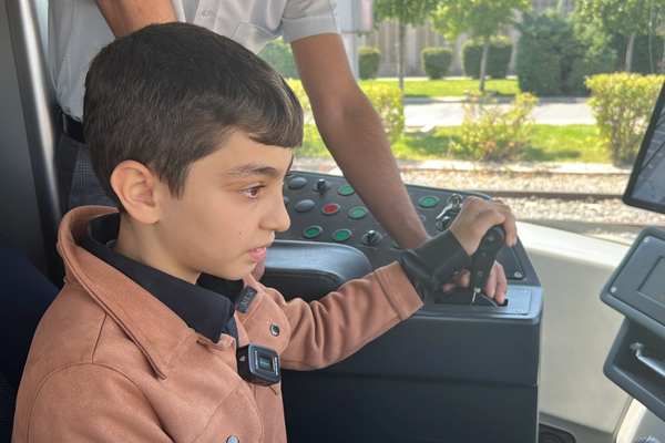 Kayseri Büyükşehir Belediyesi, 13 yaşındaki Miraç’ın tramvay hayalini gerçekleştirdi