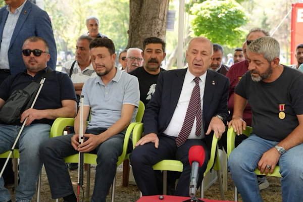 Özdağ’dan gazilere destek ziyareti: Türk milletini uyarmaya devam edeceğiz