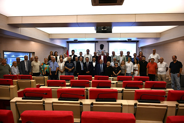 Manisa Kent Konseyi’nde Hakkı Bayraktar yeniden başkan seçildi