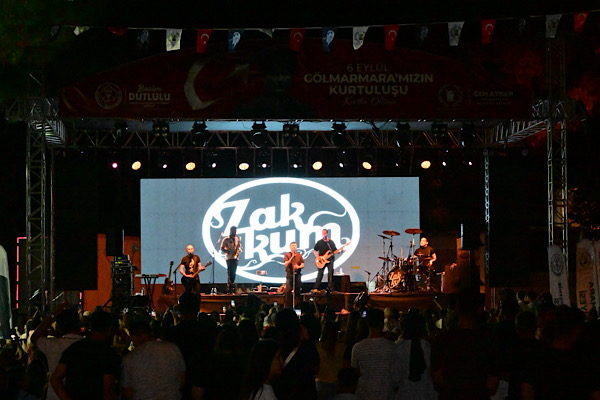 Gölmarmara’nın kurtuluş yıl dönümü Zakkum konseriyle kutlandı