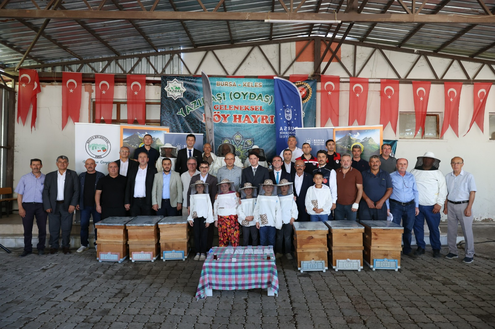 Bursa’da Keles’te arıcılara kovan desteği