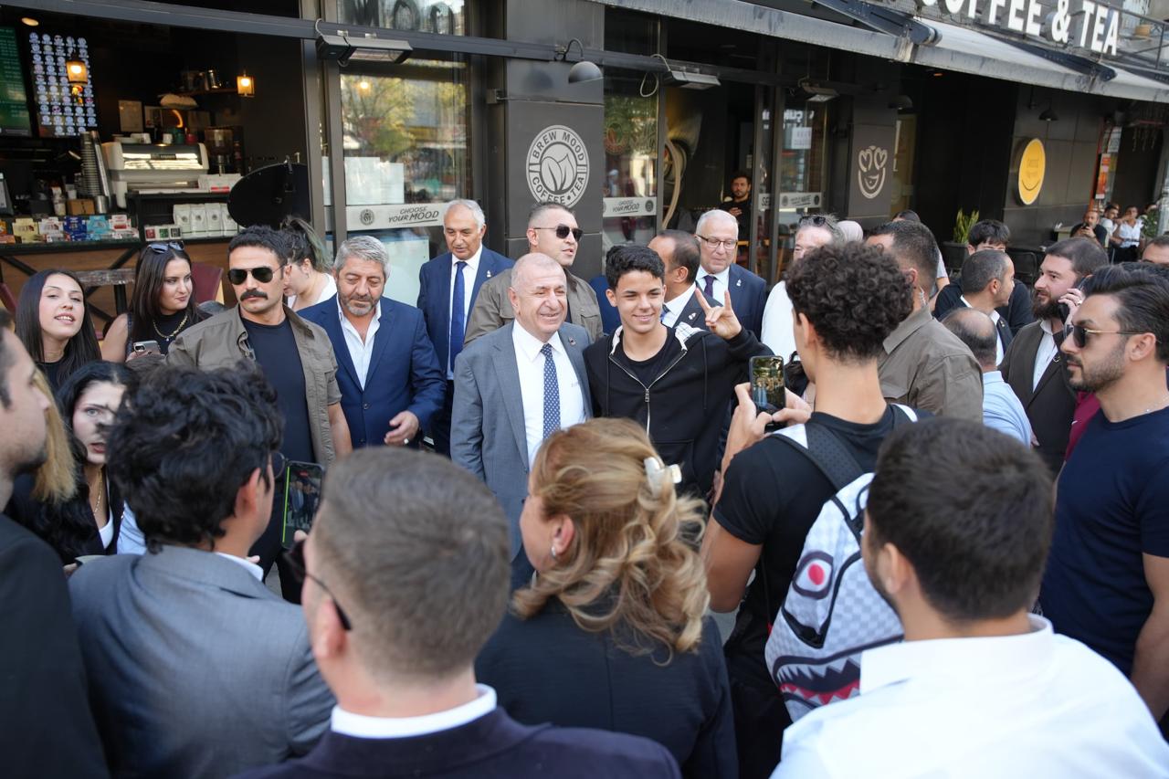 Özdağ, Bornova Küçükpark’ta vatandaşlarla bir araya geldi
