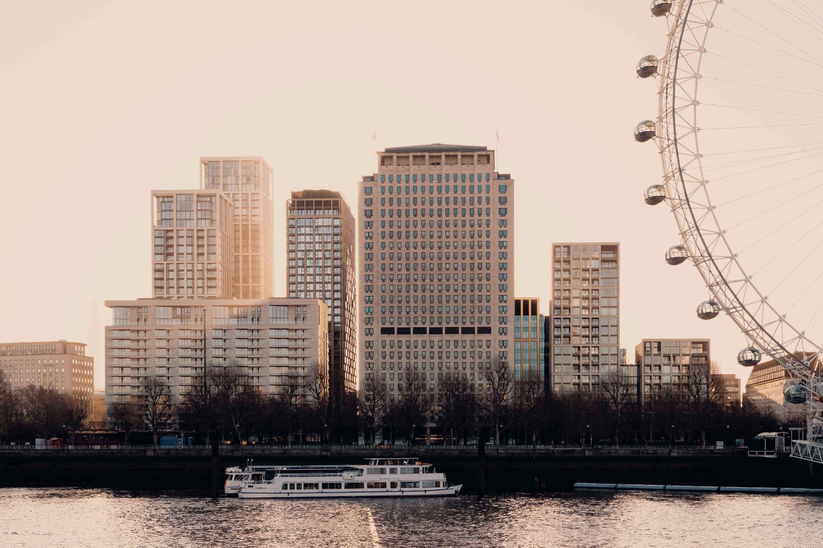 South Bank’ın nehir kıyısı yaşamını tamamlayan modern bir başyapıt: SEVEN