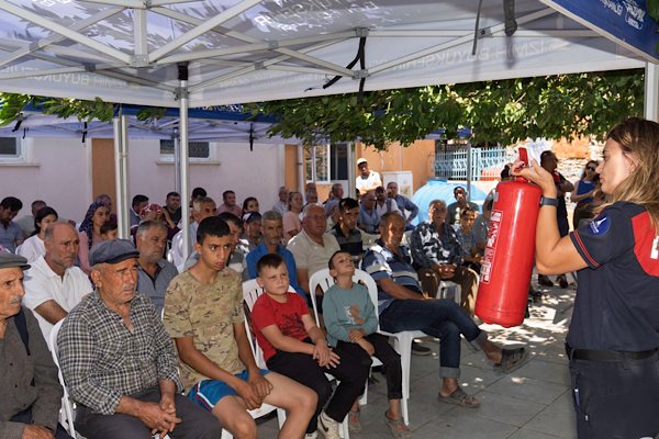 İzmir’de “Yangına Dirençli Köy” projesi Kiraz Cevizli’de sürüyor