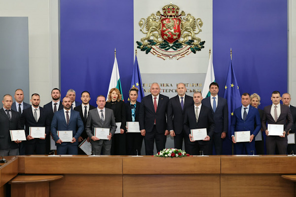 Bulgaristan Başbakanı Radev, İçişleri Bakanlığı görevlilerini ödüllendirdi