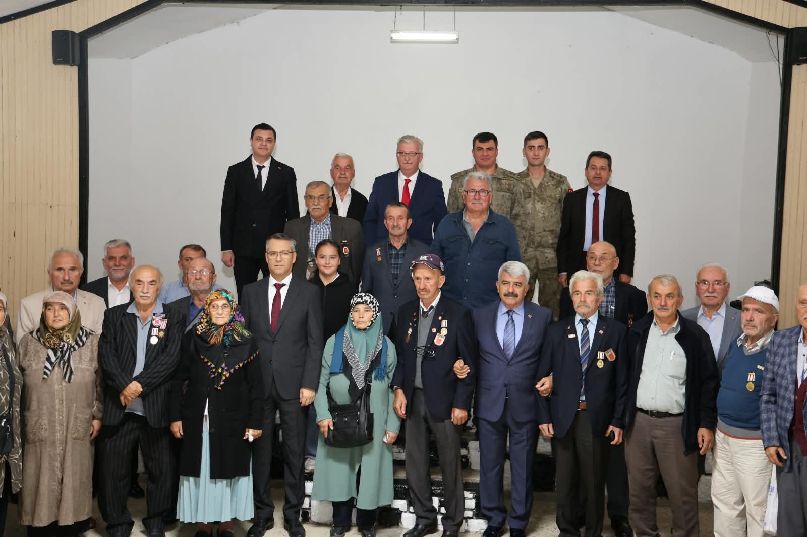 Kandıra’da şehit yakınları ve gaziler onuruna program düzenlendi