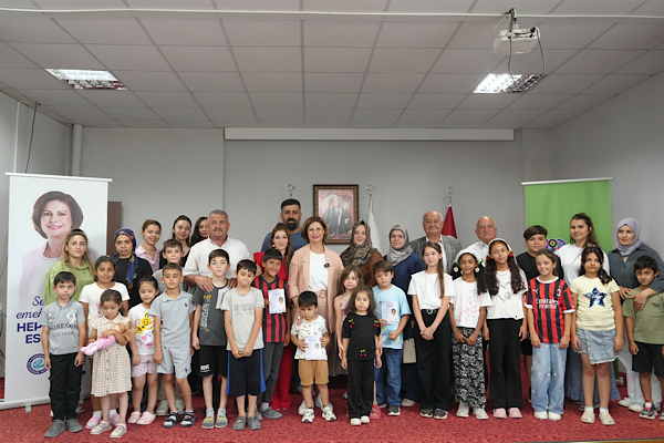 Eskişehir’de 12 ilçede öğrencilere kırtasiye desteği sağlandı
