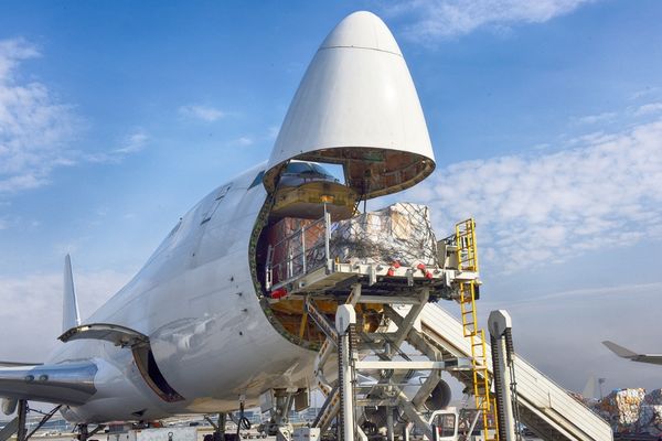Çin’de hava kargo ve posta taşımacılığı hacmi ilk kez 10 milyon tonu aştı