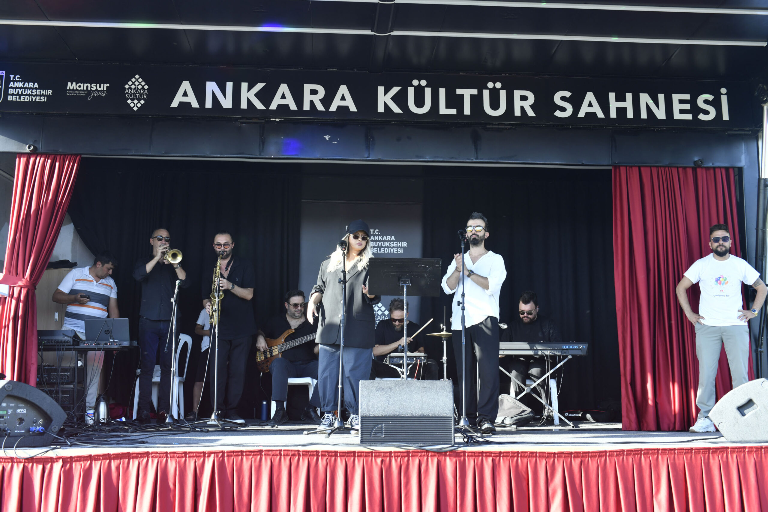 Ankara’da çocuklar “Yaza Veda, Okula Merhaba” şenliğinde buluştu