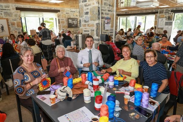 Bodrumlu kadınlar sokakları örgü motifleriyle renklendirecek