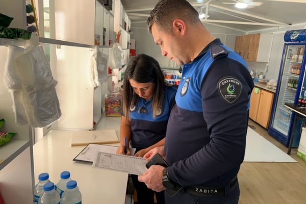 Çayırova Zabıtası okul kantinlerini denetliyor