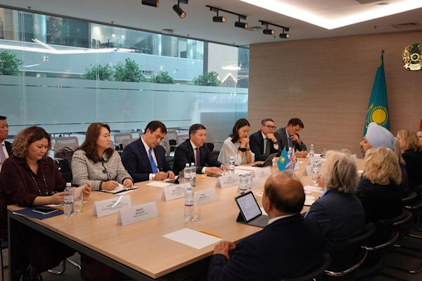 Kazakistan ve Birleşik Krallık, parlamentolar arası iş birliğini ele aldı