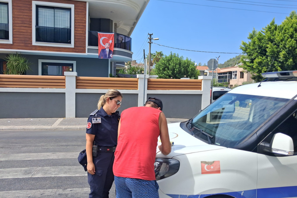 Marmaris’te çöp konteyneri yanına moloz döken kişiye ceza