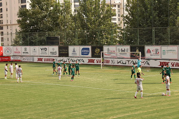 Karaköprü Belediyespor, Ayos Osmaniyespor’u 2-1 mağlup etti