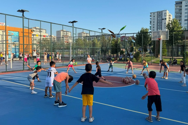 Kayapınar Belediyesi yaz spor kurslarında 20 bin 90 öğrenciyi sporla buluşturdu
