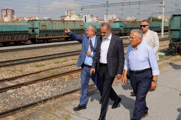 Başkan Büyükkılıç, TCDD Genel Müdürü Kurt ile Kayseri’nin ulaşımını görüştü