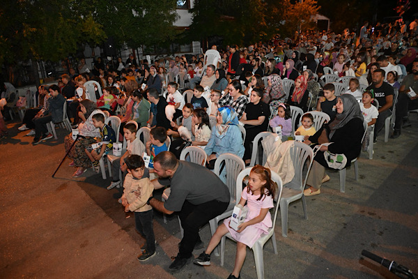 Isparta’da Yaz Akşamı Çocuk Sineması Mehmet Tönge Mahallesi’nde düzenlendi