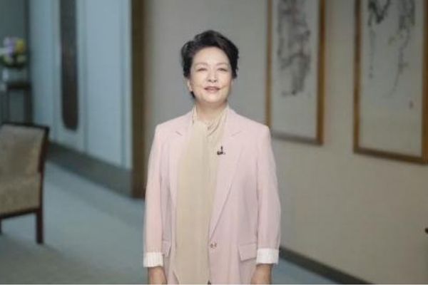 Peng Liyuan, UNESCO Kız Çocukları ve Kadınların Eğitimi Ödül Töreni’nde konuşma yaptı