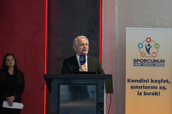 Avcılar’da genç sporculara dijital ve kişisel gelişim eğitimi verildi