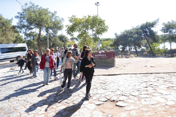 Konak’ın tarihi sokakları Kültürel Miras Gezileriyle keşfediliyor