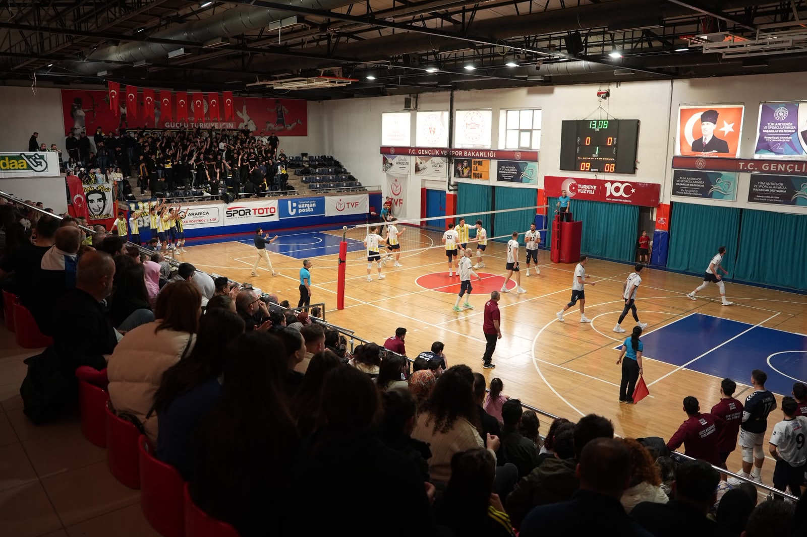 Düzce Belediyespor Erkek Voleybol Takımı, Fenerbahçe Medicana’yı 3-0 mağlup etti