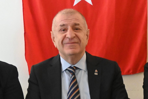 Özdağ, Konyaaltı Belediye Başkanı Cem Kotan’ı ziyaret etti