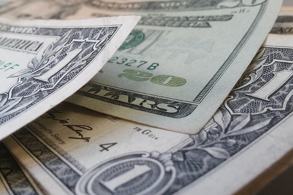 Döviz piyasasında dolar güç kazandı