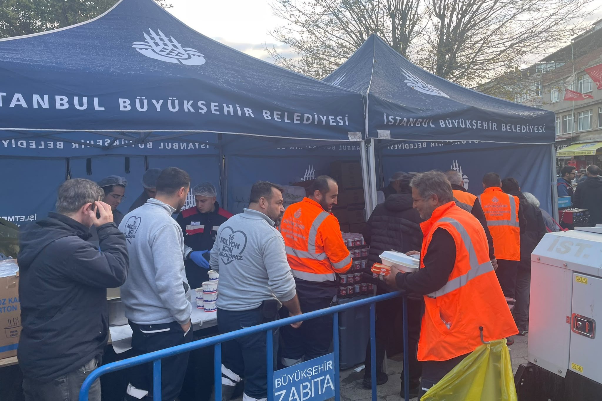 İBB, yoğun yağışlı günlerde 9 binden fazla personelle sahaya indi