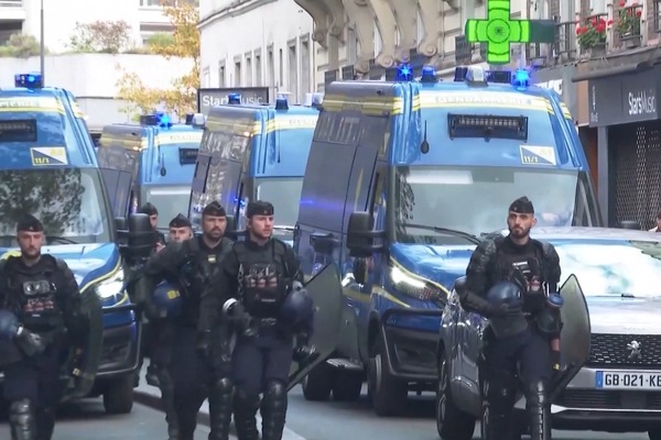 Fransa’daki protestolarda bin kişi gözaltına alındı
