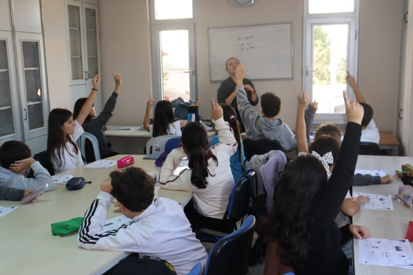 İzmit Belediyesi Mahalle Etütleriyle öğrencileri LGS’ye hazırlıyor