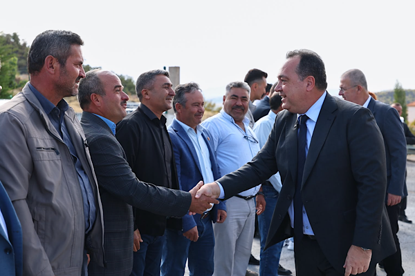 Dutlulu: 12 mahalleyi birbirine bağlayan Karadaş yolunda 46 kilometrelik çalışma yaptık