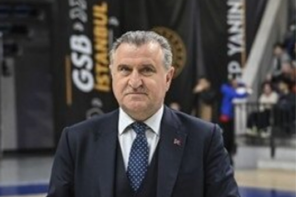 Bakan Bak, şehit Serdar Selçuk’un ailesini ziyaret etti