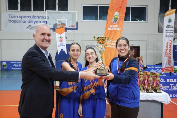 İnegöl’de Sokak Basketbolu Turnuvası tamamlandı
