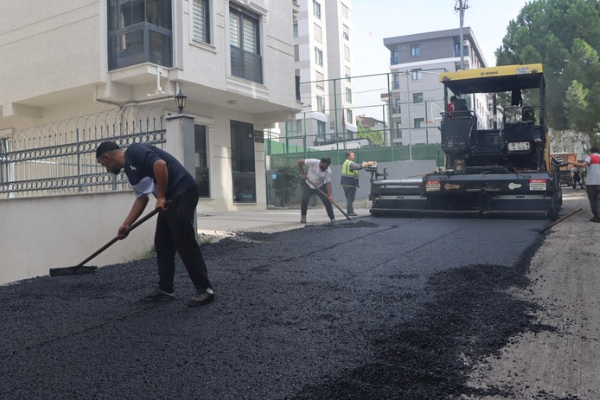Maltepe’de asfalt çalışmaları Bağlarbaşı Mahallesi’nde sürüyor